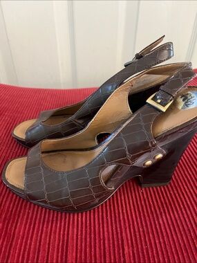 Tahari dark brown wedge sandal. Size 6.5.